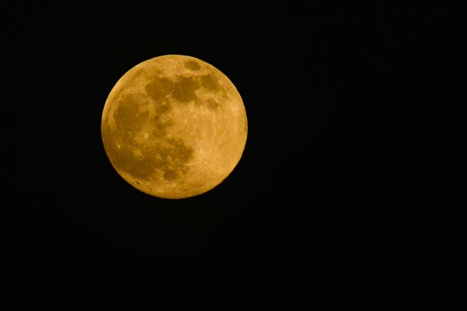Liefhebbers likkebaarden en fotografen staan in startblokken: supermaan te zien