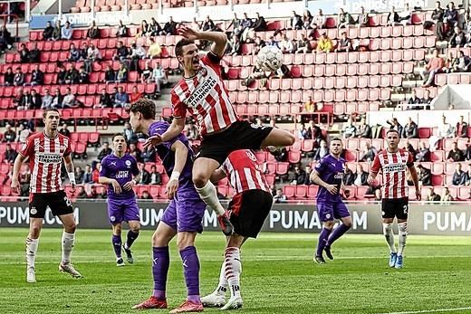 KNVB en clubs wachten op kabinet voor méér publiek