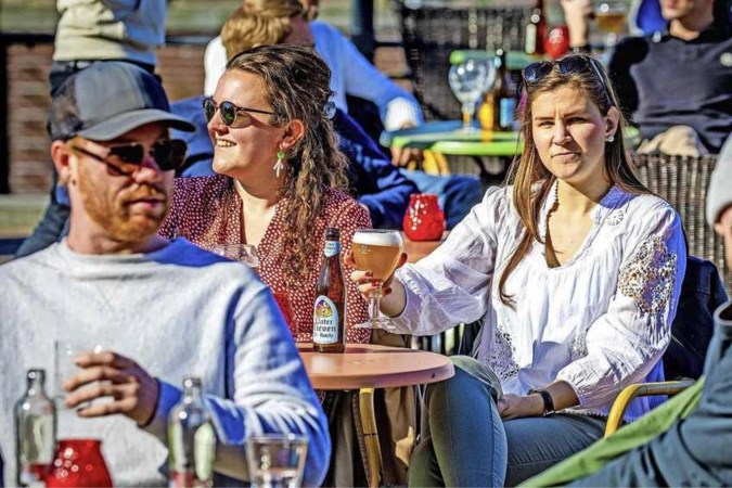 Belgische burgemeesters waarschuwen: weersta lokroep Limburgse terrassen