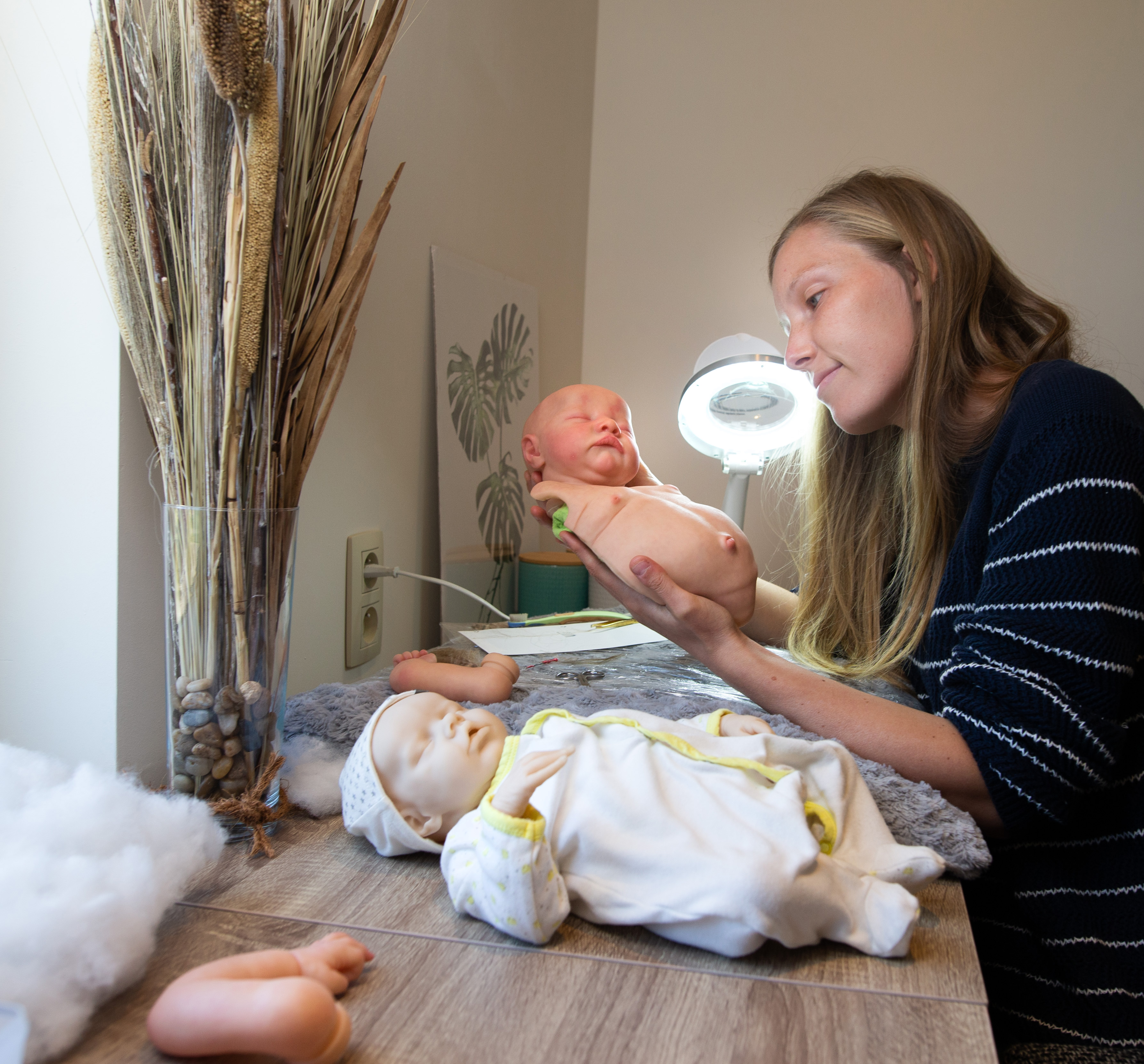 Jolien maakt levensecht babypoppen: 'Ik maakte er ... - De Mobile