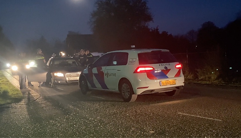 Twee personen aangehouden in Meterik na verlaten ongeval.