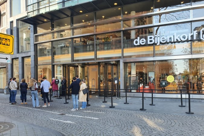 Winkelend publiek staat niet te trappelen bij heropening winkels in Maastricht 
