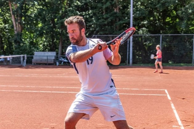 Een keer ’n balletje slaan kan heel gemakkelijk via tennisboeker.nl