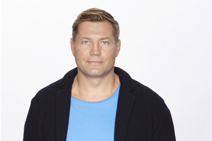 Dennis van der Geest als privéchauffeur in ‘Ik neem je mee’: ‘Ik hou van een dienende rol’