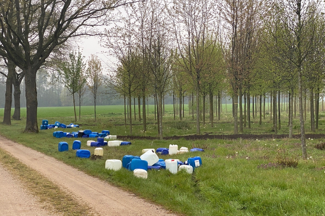 Ruim honderd vaten met drugsafval gedumpt in Sevenum - De Limburger