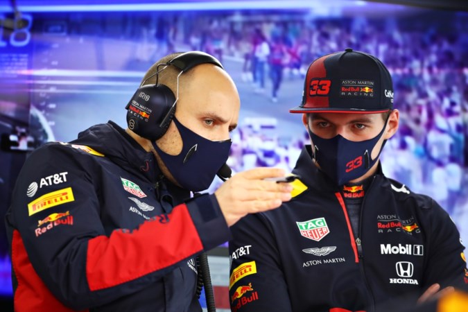 Hij is de enige man die tijdens de race contact heeft met Max Verstappen, maar wie is deze Gianpiero Lambiase