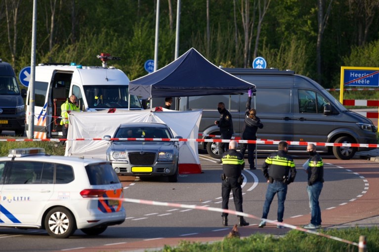 Klopjacht op meerdere vuurwapengevaarlijke verdachten na dodelijke schietpartij in Hoensbroek