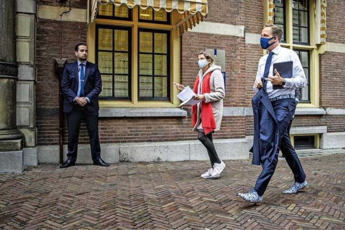 De Jonge: ‘Zoek alvast een camping, maar wacht tot volgende week met boeken’