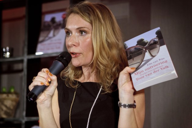 Elle van Rijn geeft interview en signeert boek ‘De Crèche’ b... - De