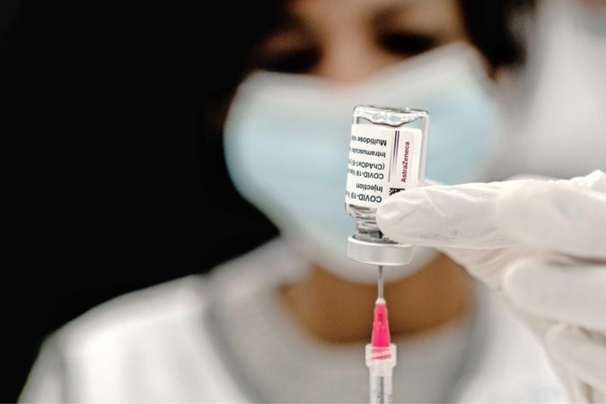 Te weinig vaccins blijft ’bottleneck’: Nederland aast op ’afgedankte’ doses