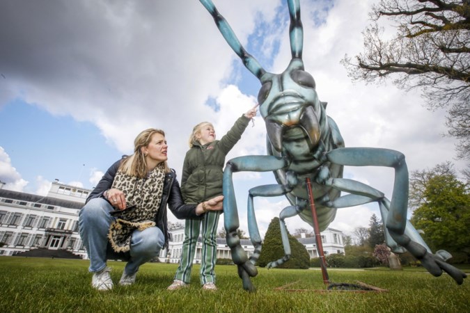 Gigantische insecten in de tuin van paleis Soestdijk