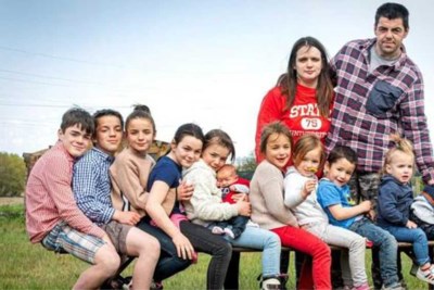 Ook elfde kind Belgisch gezin krijgt naam met letters A, L, E en X: ‘Twaalfde telg zou het compleet maken’