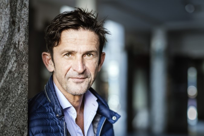 Songfestivaltic van een streber, Cornald Maas neem het liedjesfestijn heel serieus