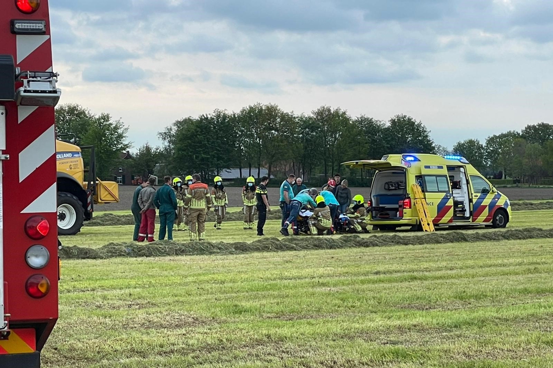 Man ernstig gewond na ongeluk met landbouwvoertuig .