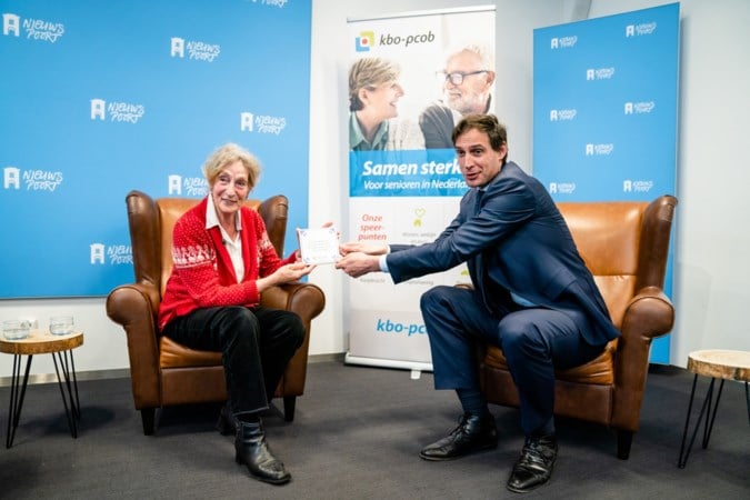 Ook Wopke Hoekstra krijgt voor aan de muur een tegeltje met wijsheid