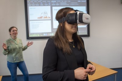 Aankomende docenten leren hun zenuwen te bedwingen met een virtual realitybril 