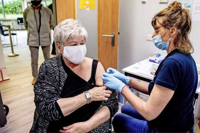 Bonus tot $1000 na vaccinatie, krijgen we dat in Nederland ook?