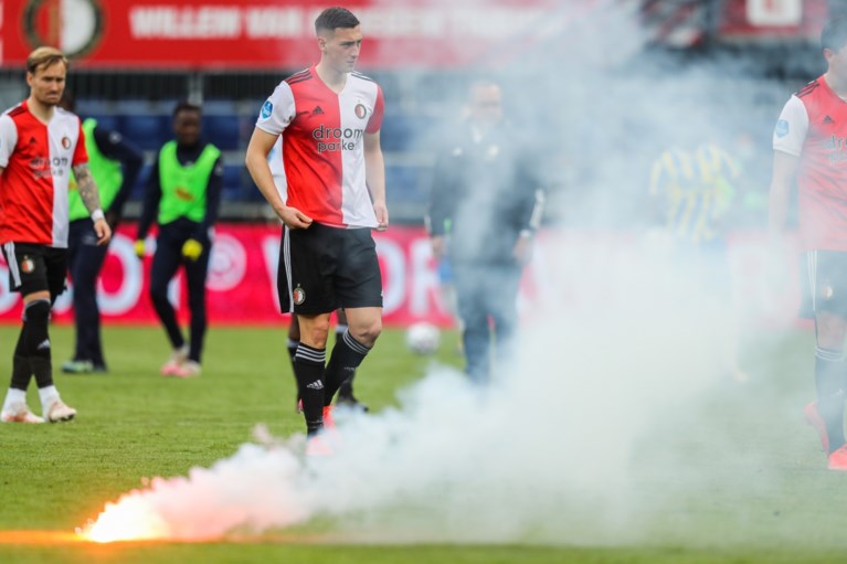 Feyenoord-supporters dringen met vuurwerk De Kuip binnen