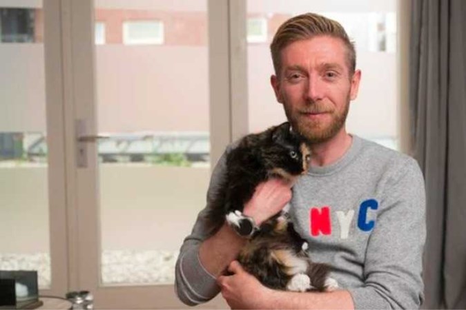 Jong en gezond, maar een jaar na coronabesmetting nog altijd moe: ’Kom de bank niet meer af’