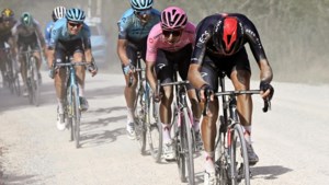 Egan Bernal grote winnaar na spectaculaire gravelrit in Giro; Zwitser Schmid pakt dagzege