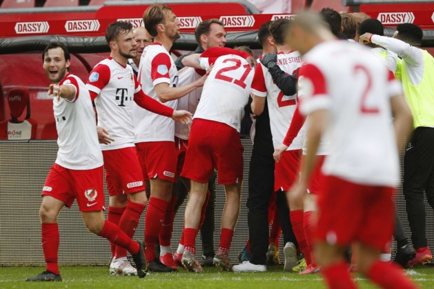 Simon Gustafson schiet FC Utrecht naar finale play-offs ...