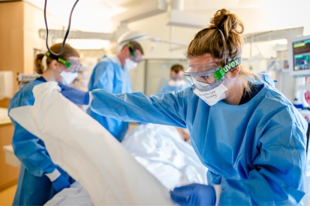 Daling coronapatiënten op ic's zet door, weekgemiddelde coro... - De Limburger