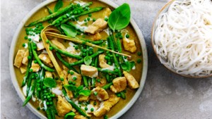 Bord groen geluk: Thaise groentecurry met kabeljauwfilet (of maak ’m vega)