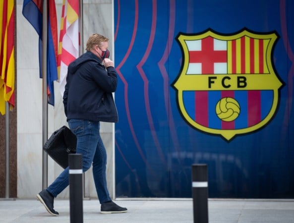 Leo Beenhakker: ‘Grof schandaal hoe Barcelona met Ronald Koeman omgaat’