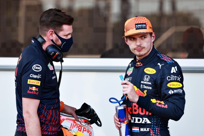 Verstappen na incidentrijke kwalificatie: ‘Mensen thuis vinden die vlaggen misschien leuk, maar ik vind het waardeloos’