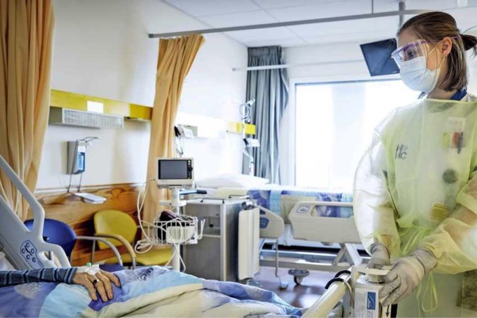 Aantal coronapatiënten in ziekenhuis duikt onder de 1000: is de crisis voorbij?