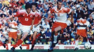Peter Hoekstra beleefde met Oranje in 1996 dramatisch EK: ‘Na het moment met Edgar Davids was het toernooi eigenlijk al kapot’