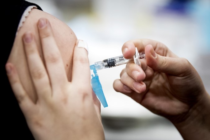 Is een vaccin voor kinderen veilig en effectief? En waarom is het belangrijk dat zij óók een prik krijgen?