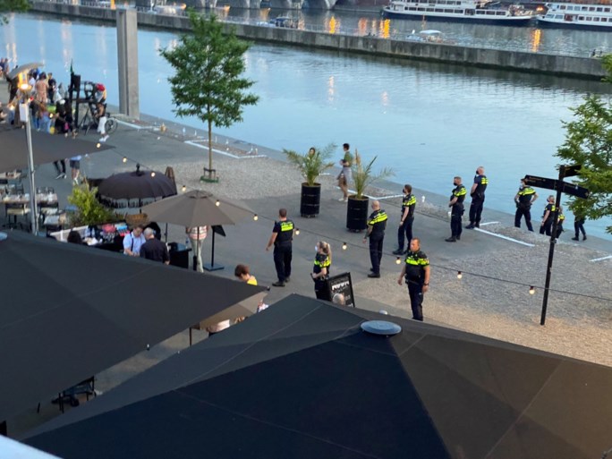 Politie stuurt mensen weg in te druk Griendpark in Maastricht