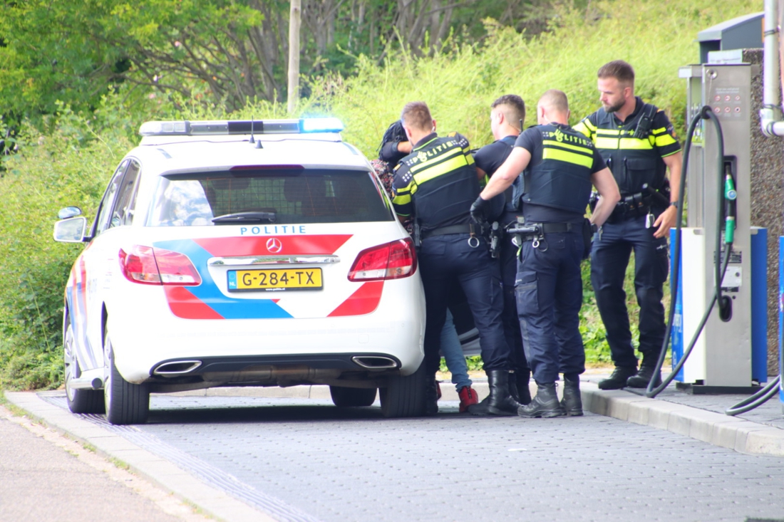 Agenten Gebruiken Pepperspray Bij Aanhouding Verwarde Man In... - De ...