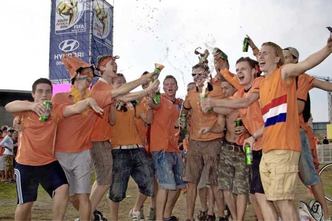 Hoe bedrijven een graantje meepikken bij het bouwen van een voetbalfeestje