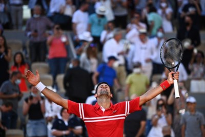 Djokovic, de kampioen van gewapend beton wint in Parijs