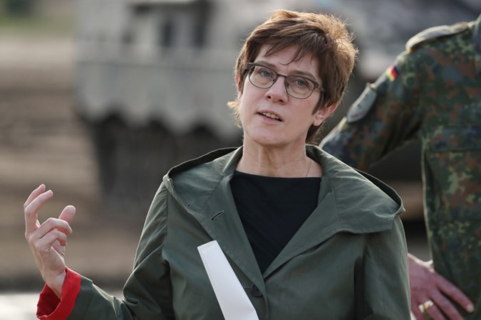 Duitse minister wil zware straf voor het zingen van antisemitische en racistische liedjes in het leger