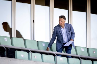 Louis van Gaal voor één keer op de bank bij Telstar voor het goede doel