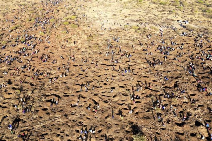 Wilde jacht op edelstenen in Zuid-Afrika na mogelijke vondst herder van diamanten