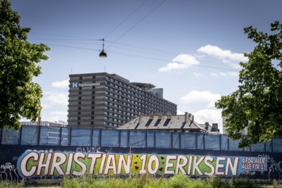 Christian Eriksen werkt vanuit ziekenhuisbed mee aan Deens ‘anti-Lukaku-plan’