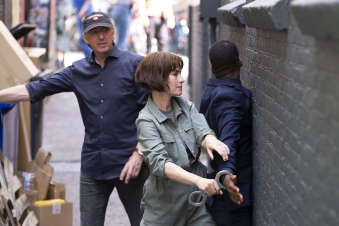Op de set bij opnames Britse detectiveserie in Amsterdam: weinig toeristen als ‘een redding’