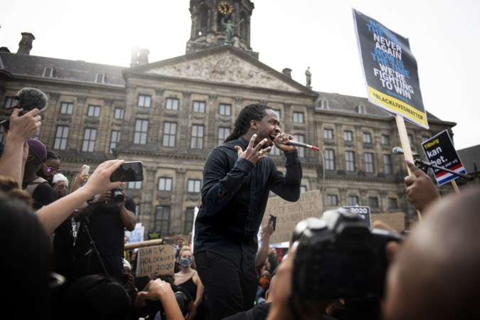 OM vervolgt Akwasi niet voor oude opruiende tweets