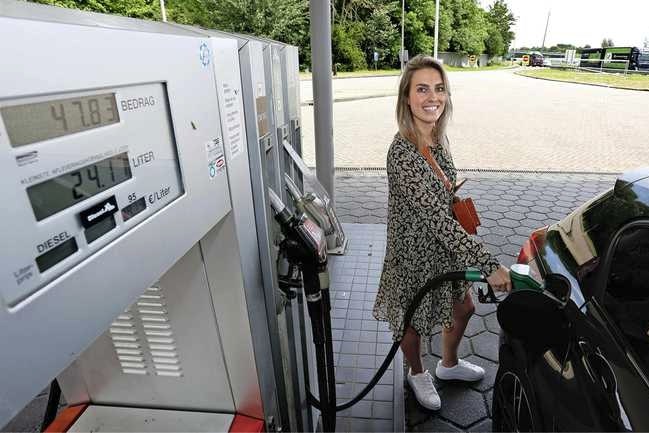 Pijn voor autorijders aan de pomp is fijn voor staatskas