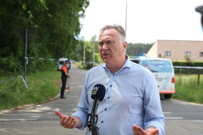 Fietsclubje bevestigt verhaal van Maaseiks burgemeester: ‘We roken die lijkgeur allemaal’