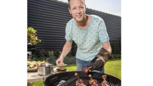 Arjan uit Horst bereidt elke vrijdag een diner voor twee op de barbecue