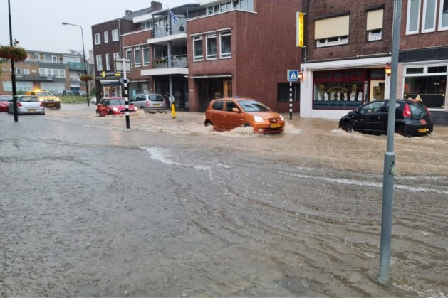Alarmlijn 112 overbelast door meldingen wateroverlast - De Limburger