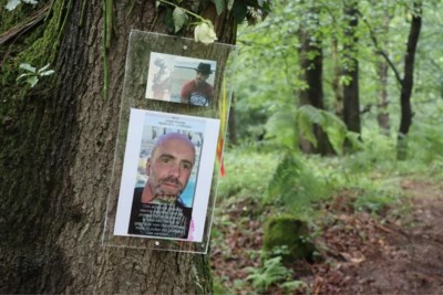 Onbekende plaatst bloemvormige wegwijzers naar vindplaats Conings