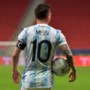 Aan de andere kant van de wereld kijkt men reikhalzend uit naar <I>Superclásico</I>: dé kans voor Messi op prijs met Argentinië