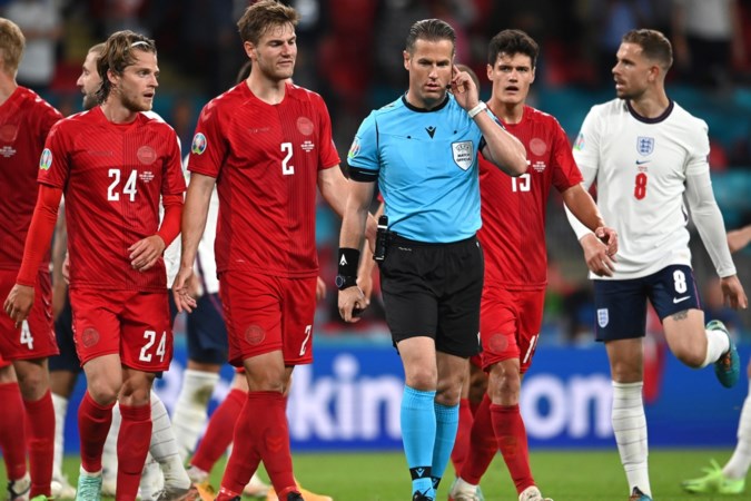 Voormalige scheidsrechtersbaas niet blij met strafschop voor Engeland: ‘Hulp bleef uit voor Danny Makkelie’