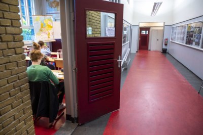 Veel leerlingen negeren zelftesten, Limburgse scholen blijven met enorme voorraden zitten